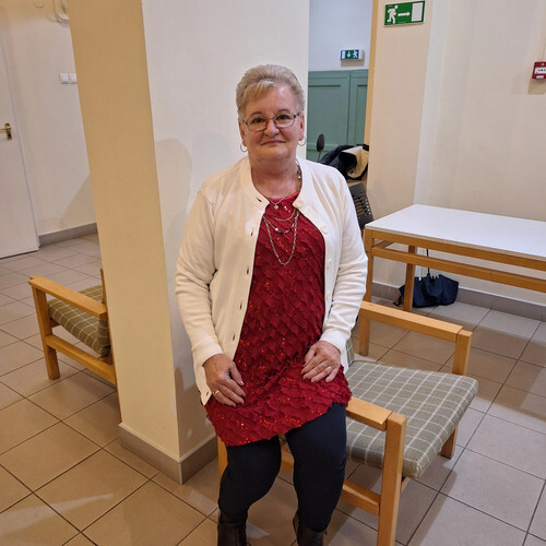 Eszti62 társkereső