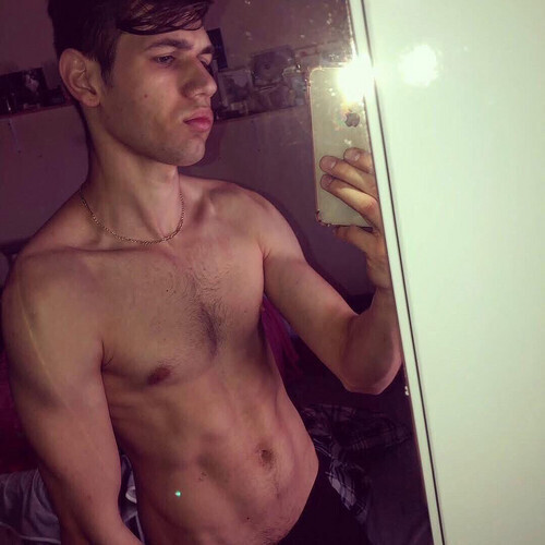 Ricsiii94 társkereső