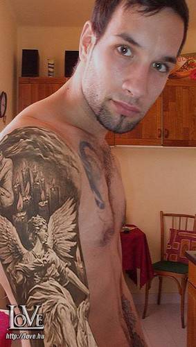 tetovált férfi társkereső