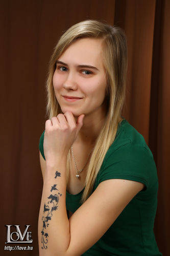 tetovált nő társkereső)