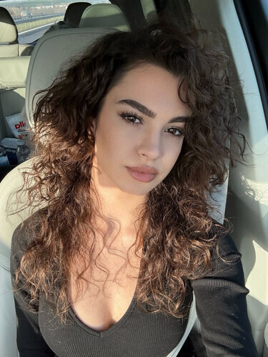 Su Burcu Yazgi Coskun társkereső