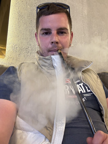 Karesz8888 társkereső