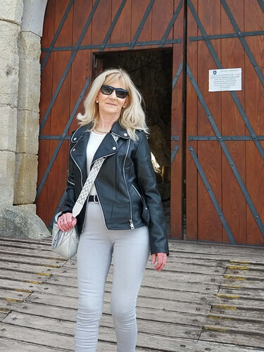 Anikó31 társkereső